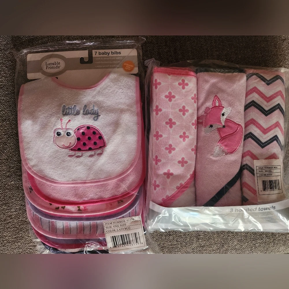 NWT Pink Baby Bibs And Bath Towel Set